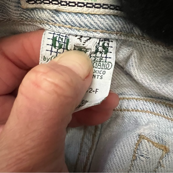 Vintage 80s / 90s Guess Relaxed Leg High Rise Mom Jeans Light Wash - Picture 12 of 14